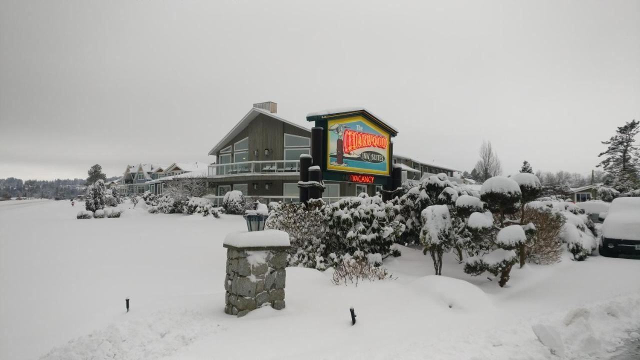 The Cedarwood Inn & Suites Sidney Extérieur photo
