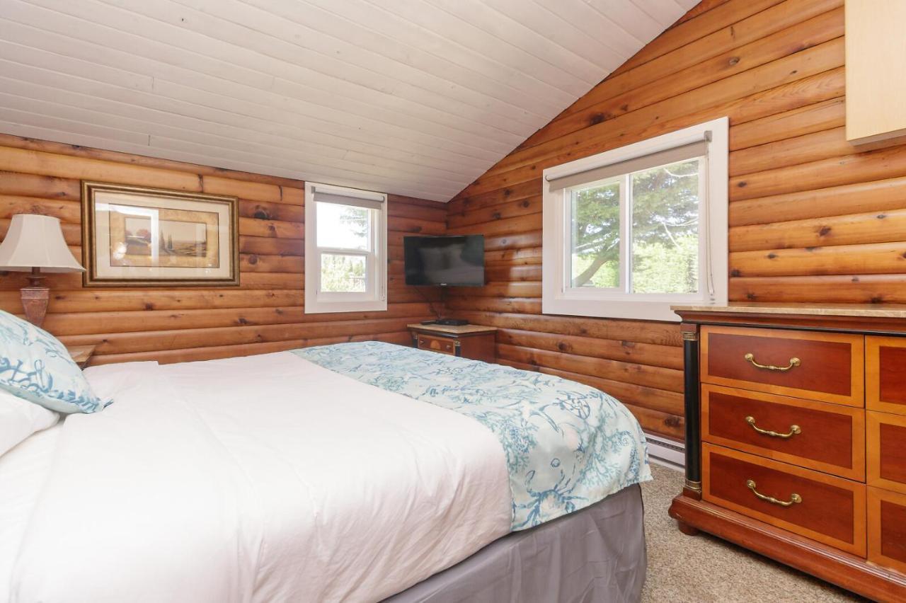 The Cedarwood Inn & Suites Sidney Extérieur photo