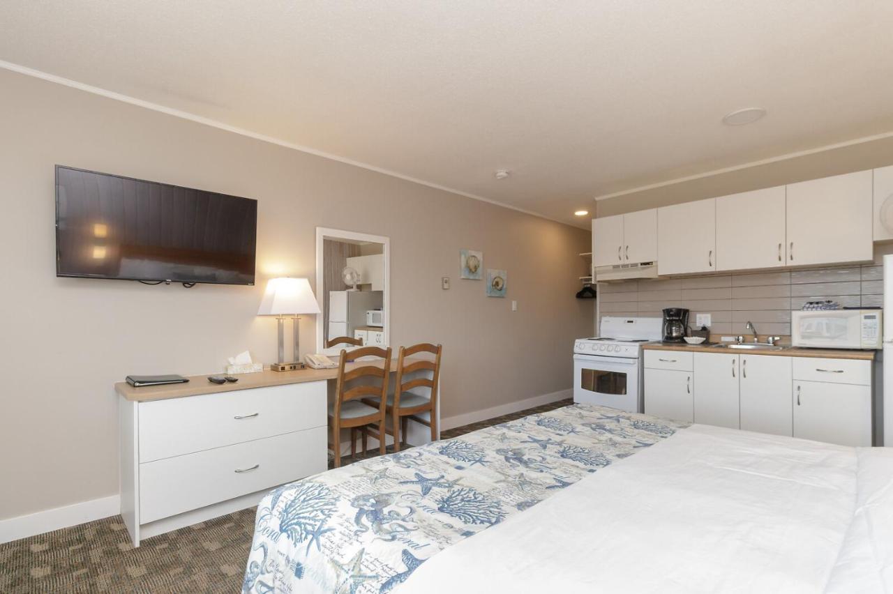 The Cedarwood Inn & Suites Sidney Extérieur photo