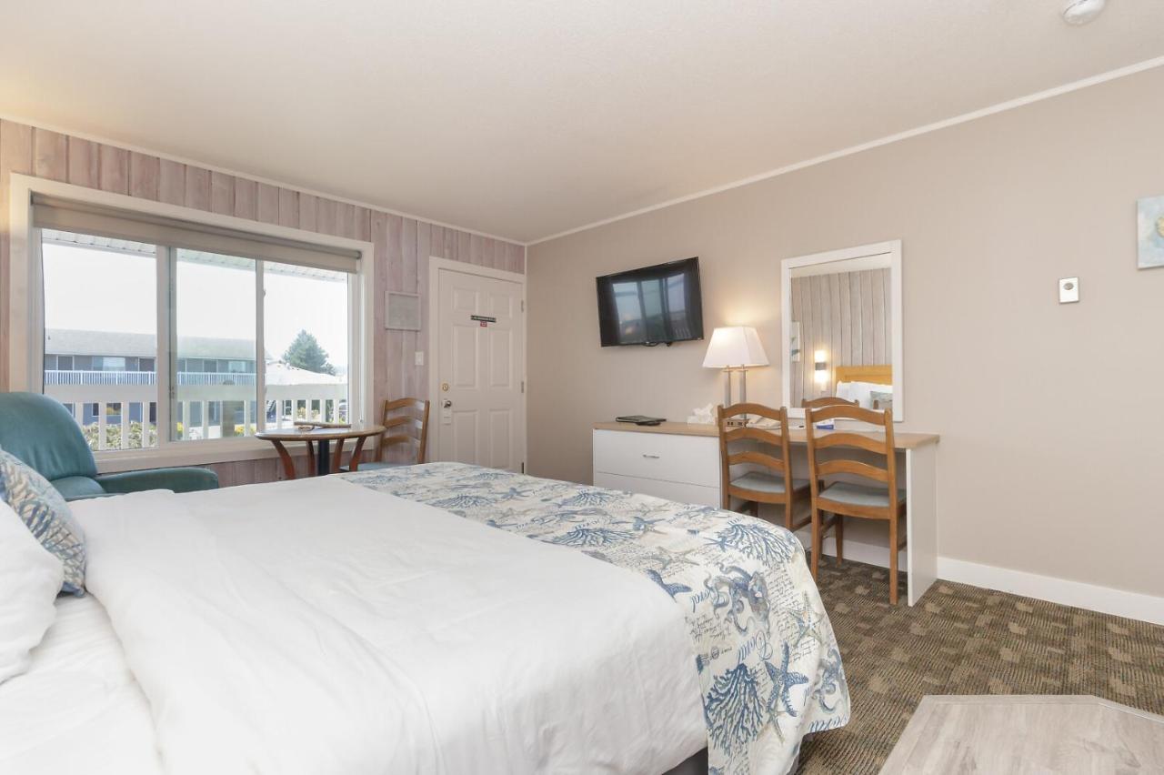 The Cedarwood Inn & Suites Sidney Extérieur photo