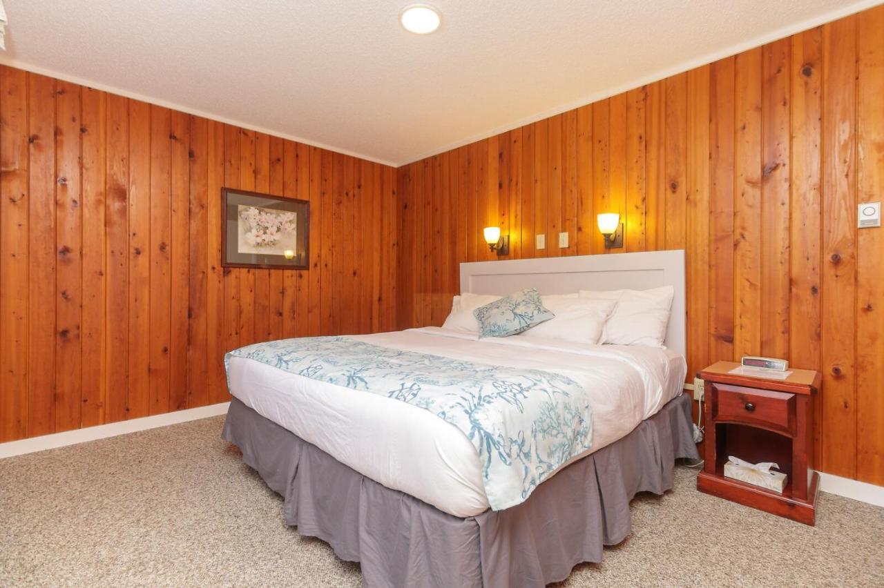 The Cedarwood Inn & Suites Sidney Extérieur photo