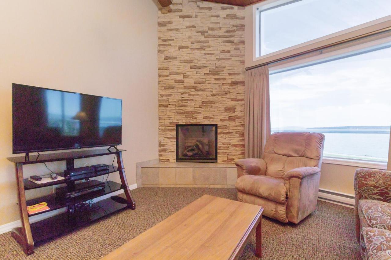 The Cedarwood Inn & Suites Sidney Extérieur photo