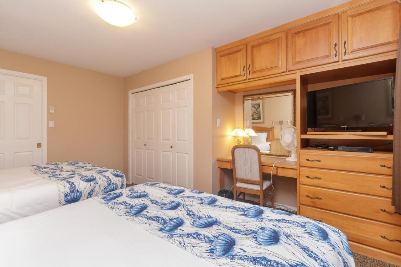 The Cedarwood Inn & Suites Sidney Extérieur photo
