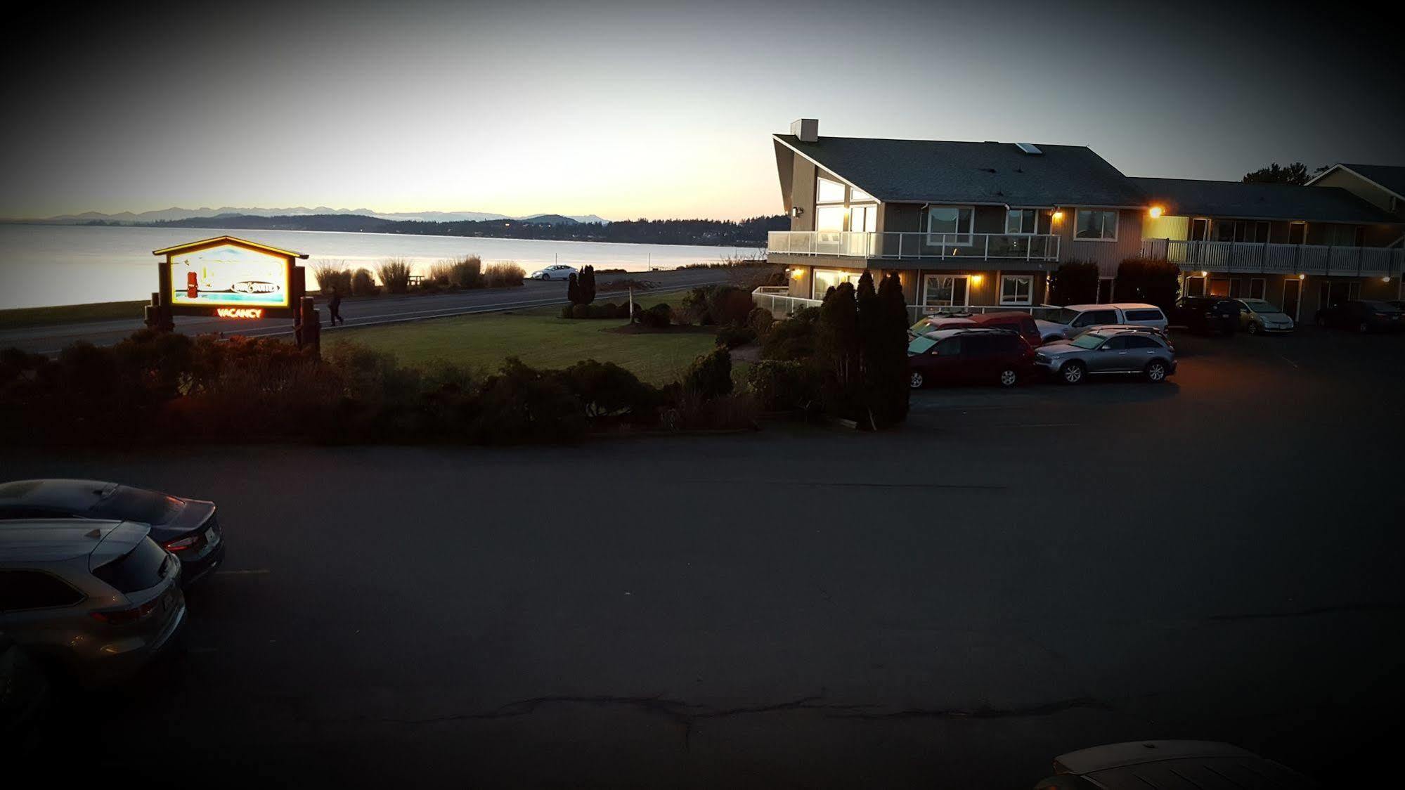 The Cedarwood Inn & Suites Sidney Extérieur photo