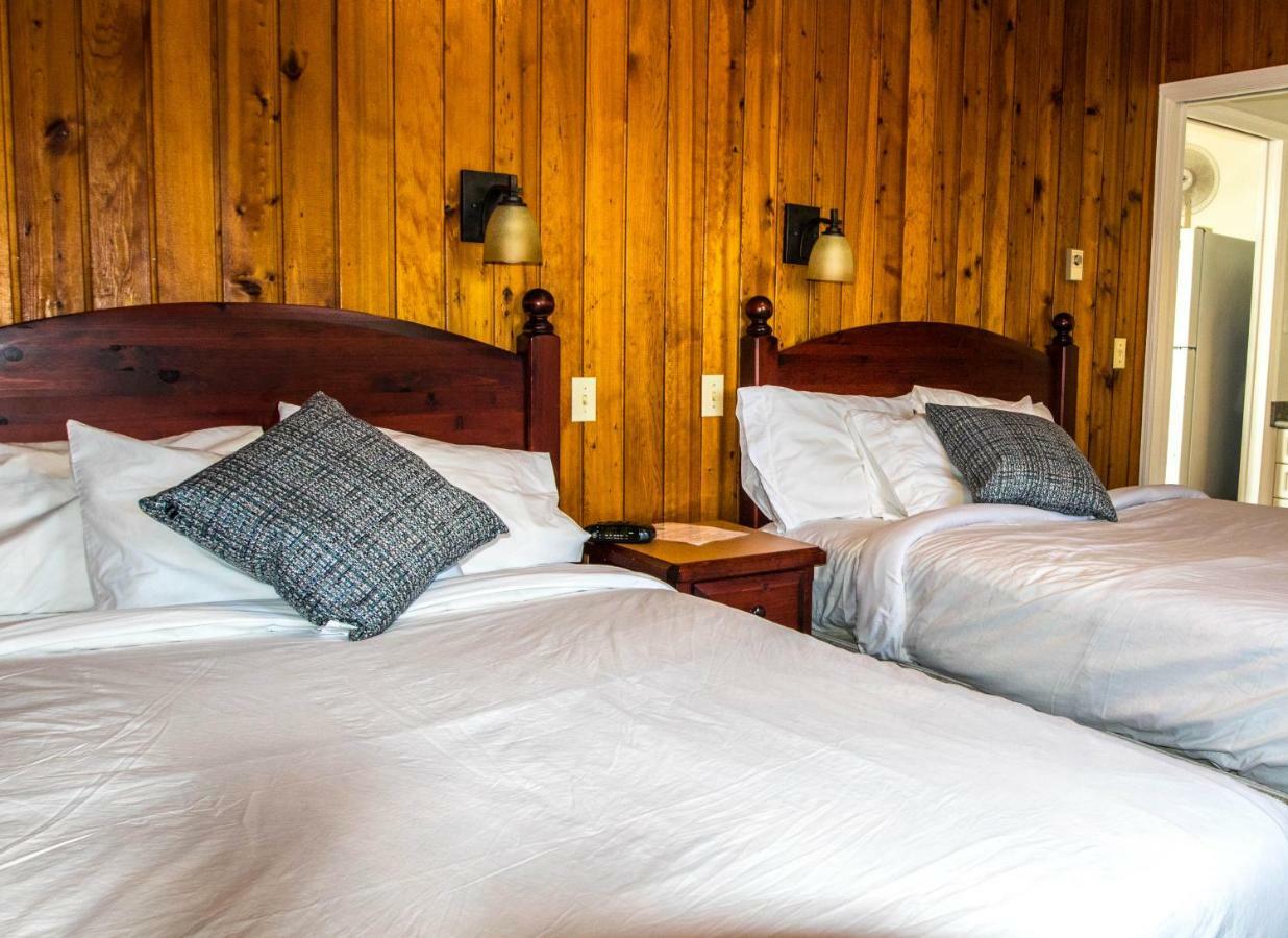 The Cedarwood Inn & Suites Sidney Extérieur photo