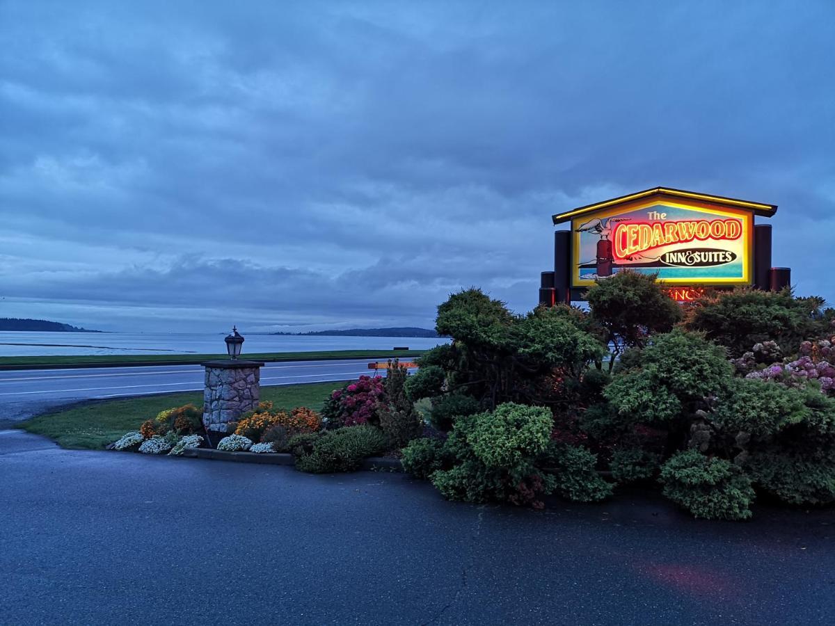 The Cedarwood Inn & Suites Sidney Extérieur photo