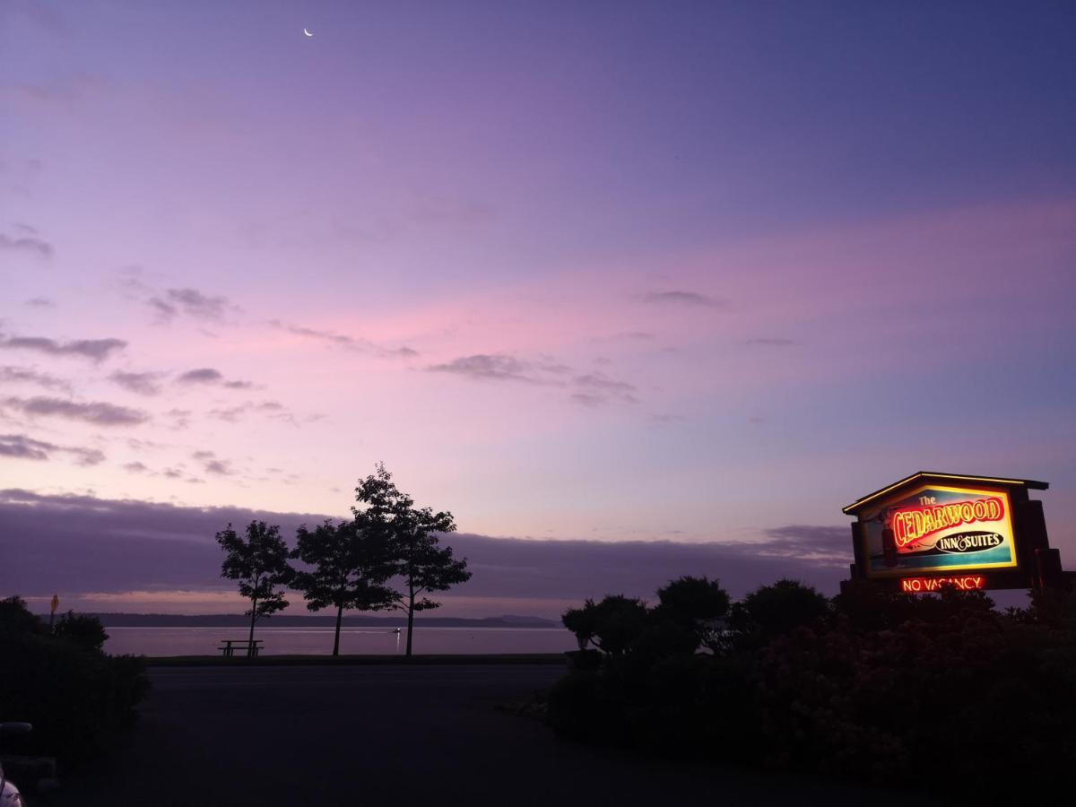 The Cedarwood Inn & Suites Sidney Extérieur photo